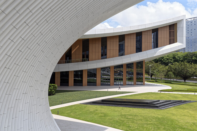 ZHA's Songshan Lake Exhibition and Performance Center Opens in Dongguanm, China - Image 6 of 20