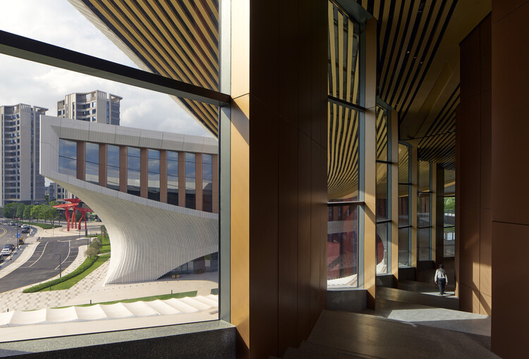 ZHA's Songshan Lake Exhibition and Performance Center Opens in Dongguanm, China - Image 9 of 20