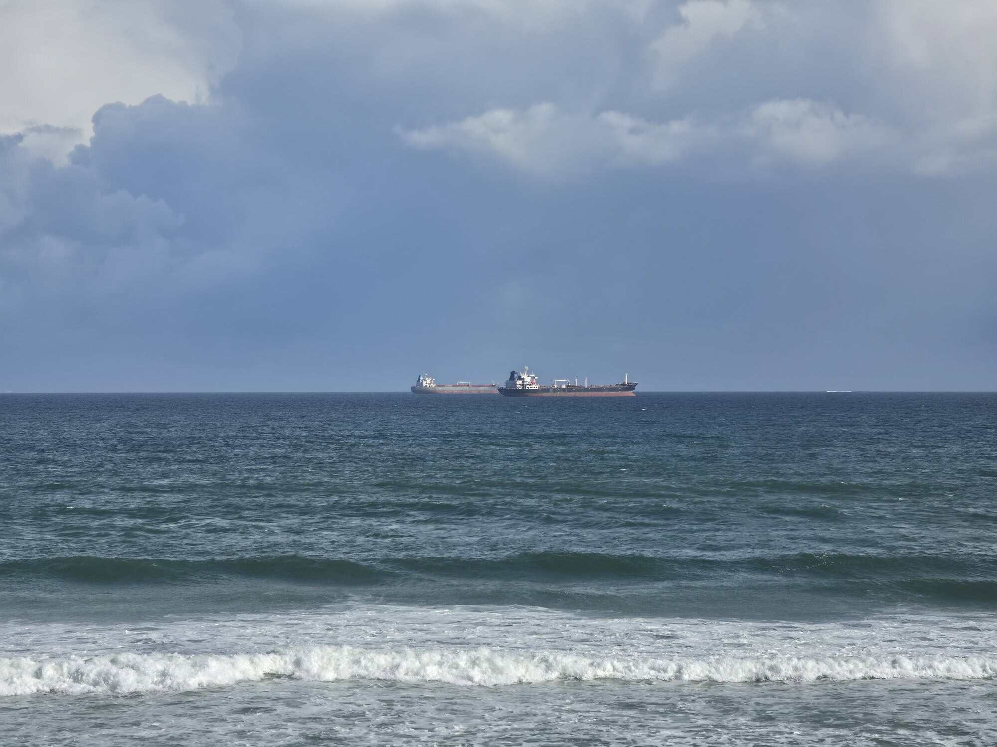 zoomed in photo of boat