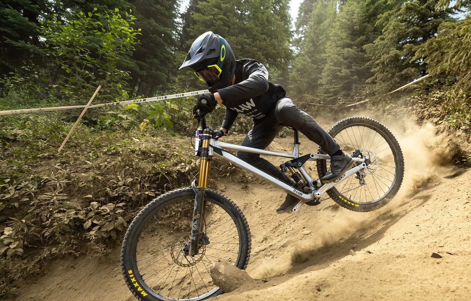 Jack Menzies breaks through as Lauren Rosser stays perfect at Sun Peaks