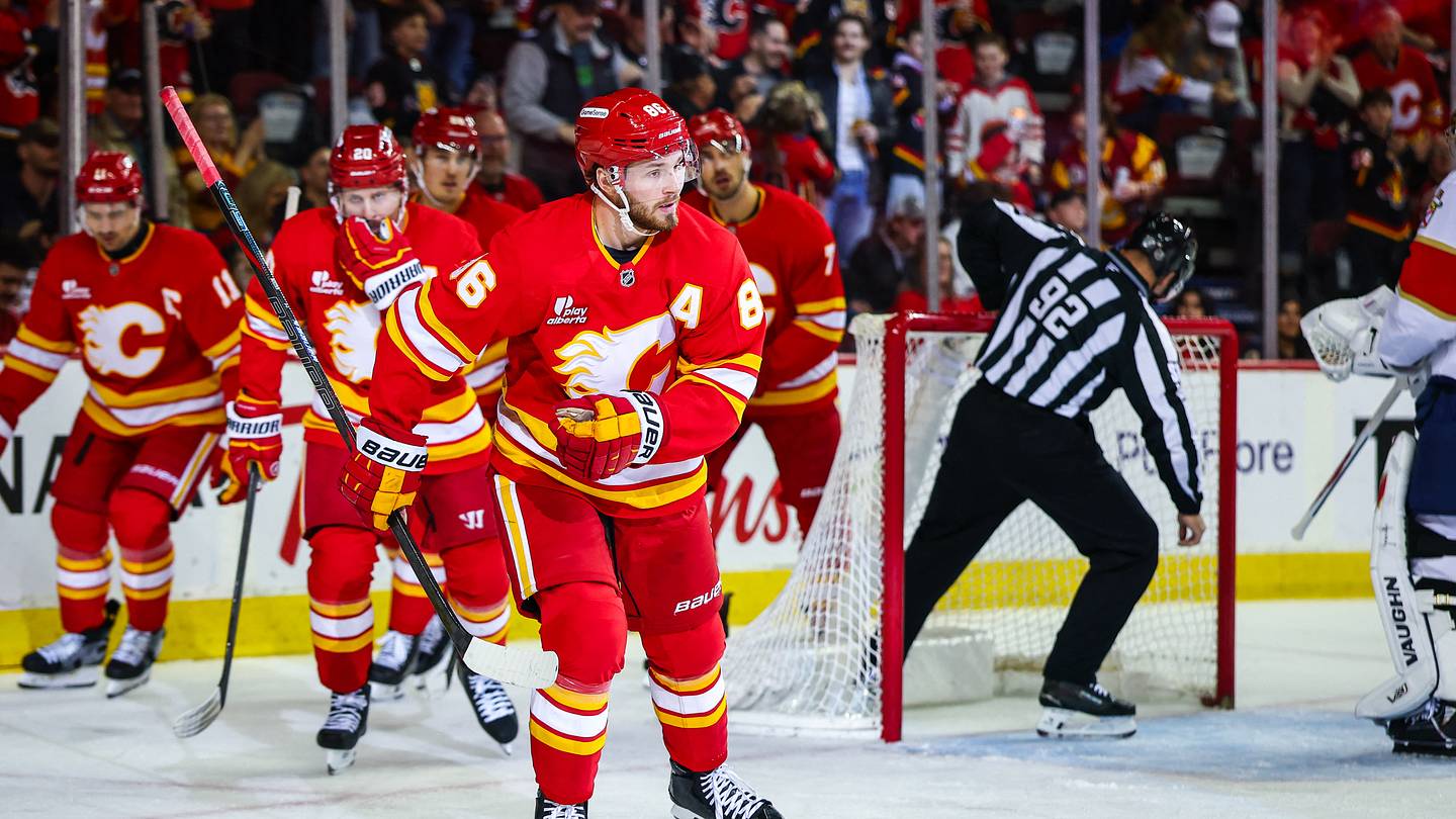 Mar 20, 2026; Calgary, Alberta, CAN; Calgary Flames left wing Joel Farabee (86) celebrates his goal with teammates against the Florida Panthers during the second period at Scotiabank Saddledome. Mandatory Credit: Sergei Belski-Imagn Images