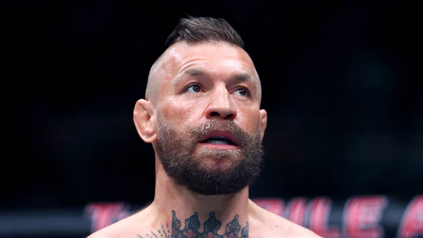 Conor McGregor Reveals Return Date for Final UFC Fight Following Knee Injury
