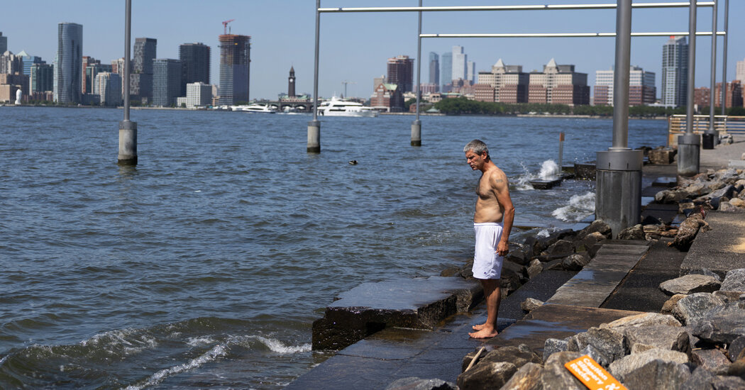 Sewage Spills Into Hudson River After Power Failure at Treatment Plant