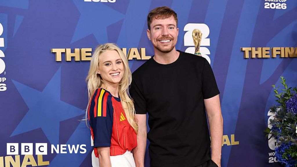 YouTuber MrBeast marries Thea Booysen in British Virgin Islands - BBC