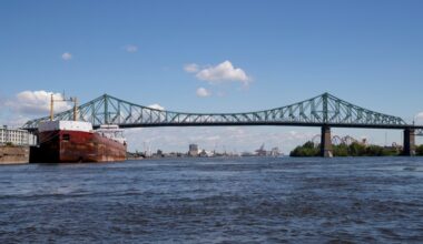 83-year-old crashes car near Jacques-Cartier Bridge