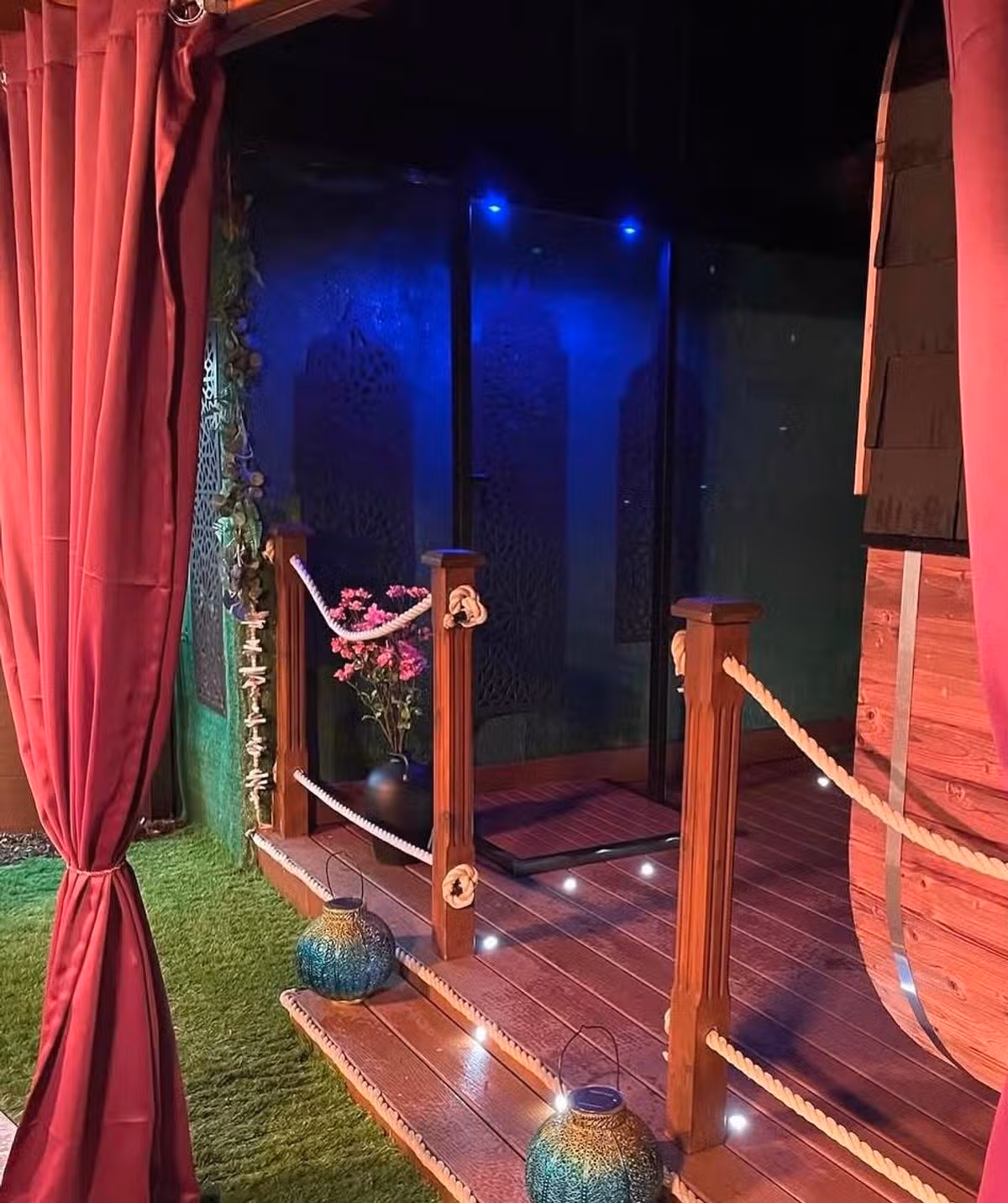 The salon also offers an inclusive spa garden with hot tub, sauna and relaxation room