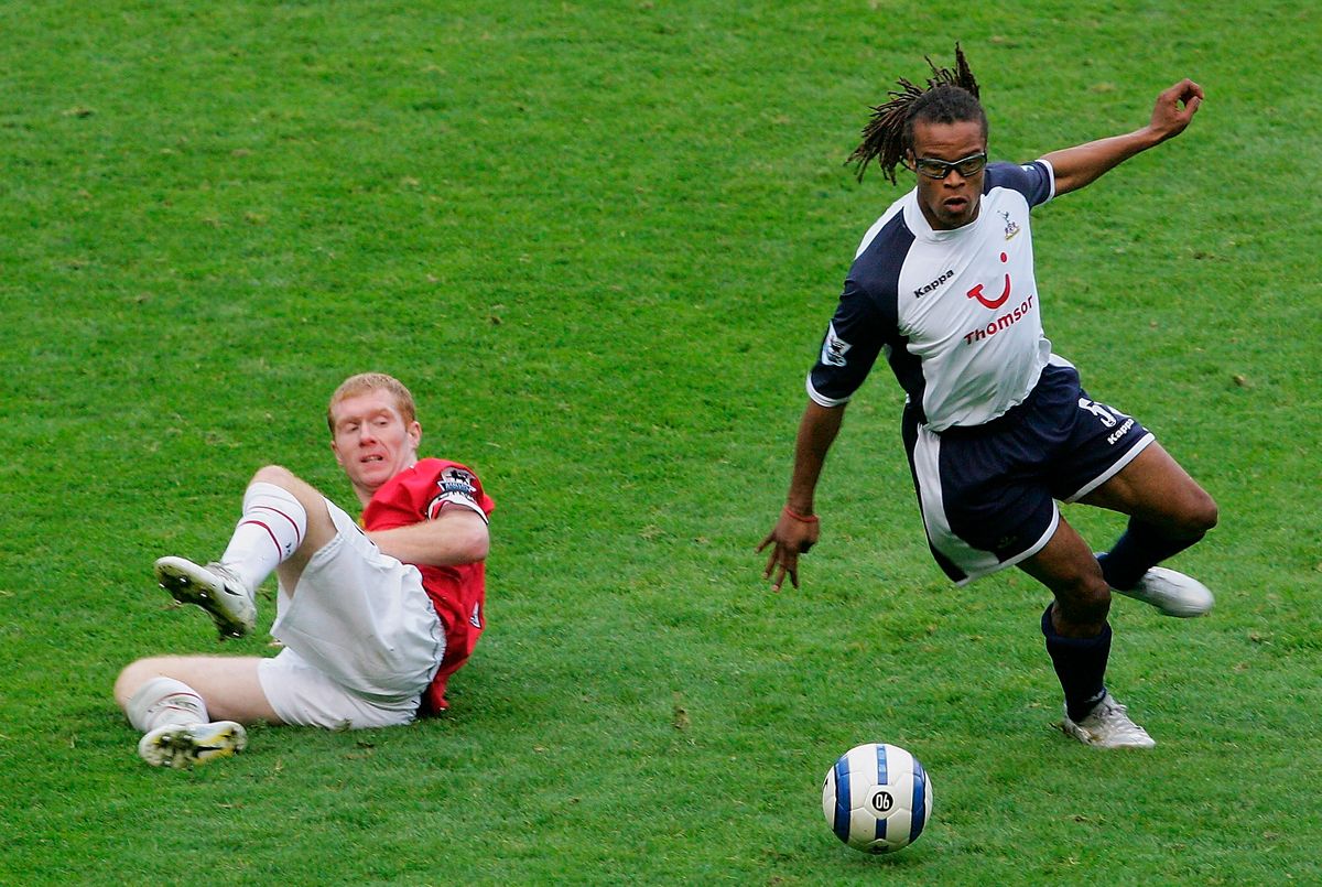 Paul Scholes of Manchester United clashes with Edgar Davids of Tottenham Hotspur during the Barclays Premiership match between Manchester United and Tottenham Hotspur at Old Trafford on October 22, 2005 in Manchester, England.