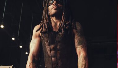Lenny Kravitz, 62, Shares the 6-Move Workout He Uses for His Unreal 10-Pack