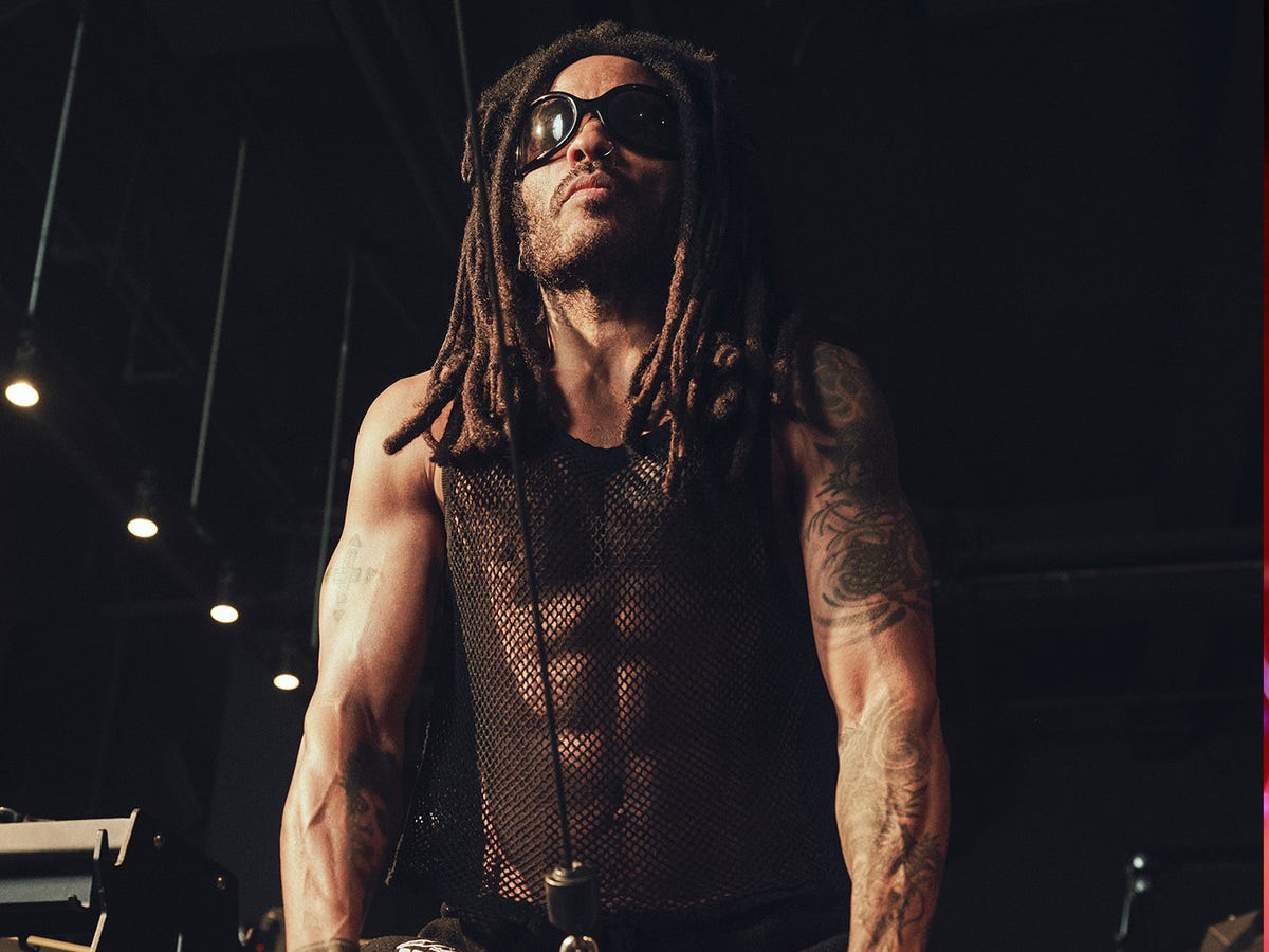 Lenny Kravitz, 62, Shares the 6-Move Workout He Uses for His Unreal 10-Pack