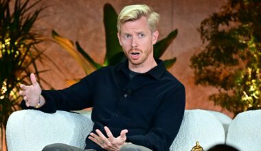 Reddit CEO says Google's AI Overviews can't replace '10 blue links'