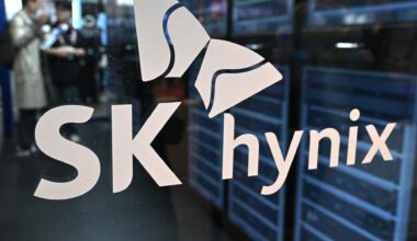 SK Hynix shares fall; earnings jump fails to satisfy AI expectations