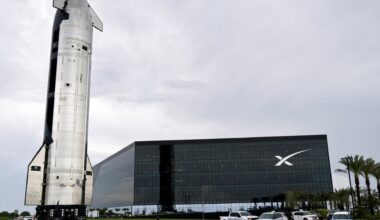 SpaceX stock falls further after Starship test flight aborted
