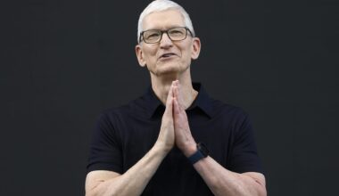 How Apple stock rode the AI rollercoaster to record highs in 1 chart