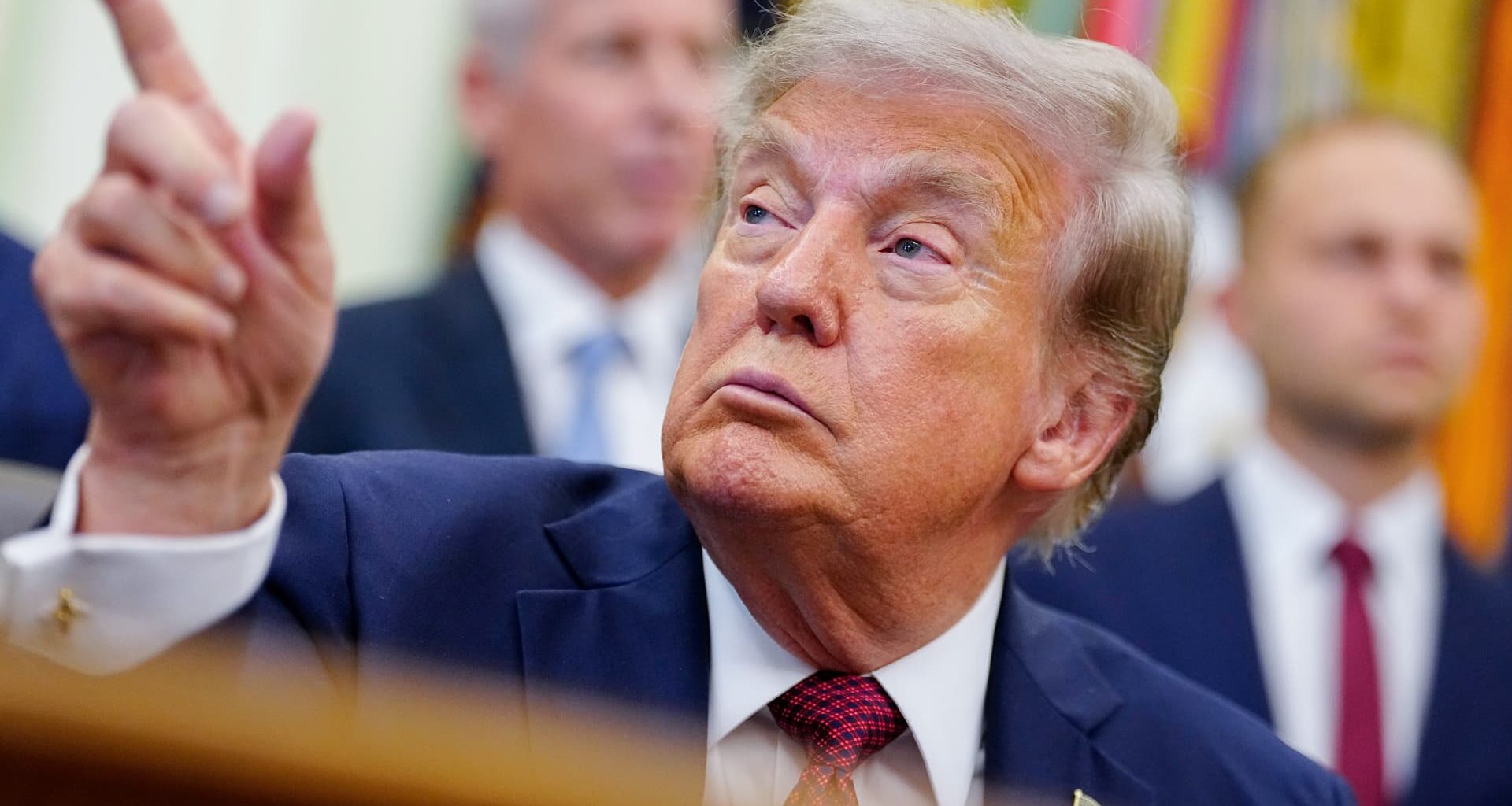 Trump backs 'fantastic' Warsh; calls for lower rates; cites others' 'bad intentions'