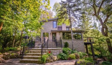 1273 queen victoria Avenue mississauga
