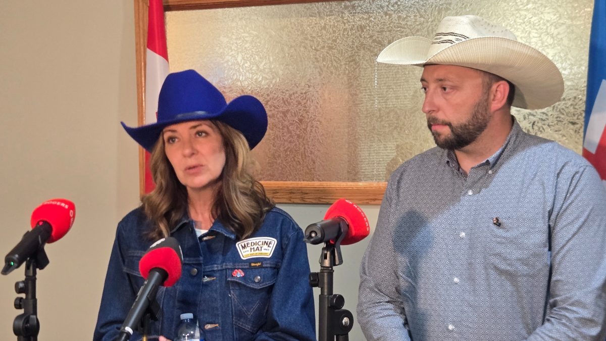 Premier Smith and Minister Wright address separation, trade and healthcare during Medicine Hat visit