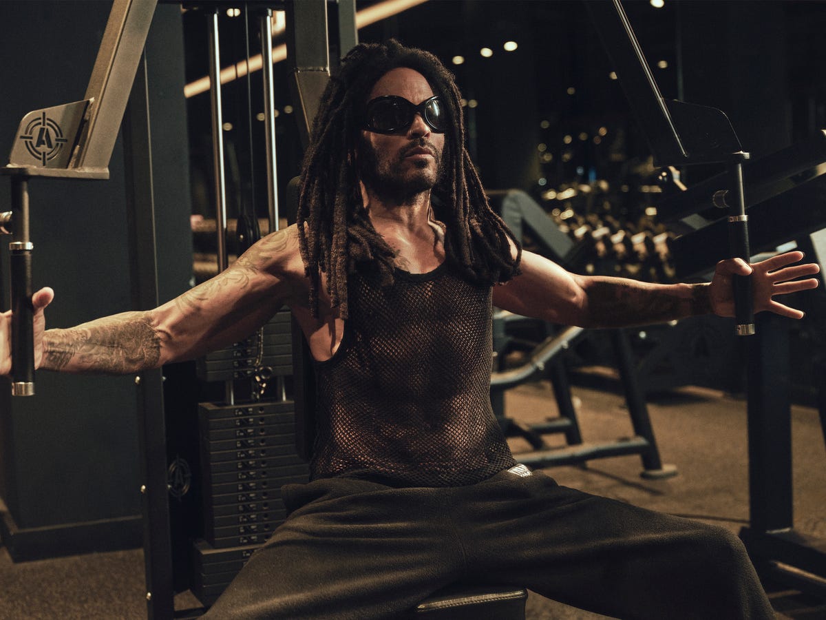 The 50-25-12-5 Method Behind Lenny Kravitz's Incredible Abs at 62