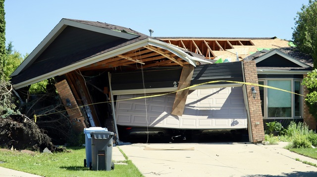 ‘It was just chaos’: Winnipeg home collapses, trees uprooted in small tornado
