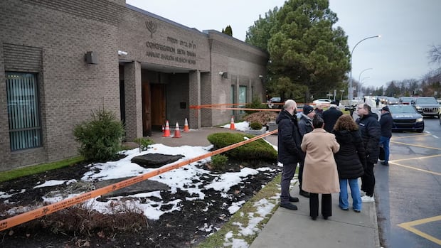 Man who pleaded guilty to firebombing synagogue in Montreal's West Island says he accepted $15K contract