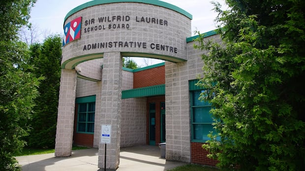 Mass email containing parents personal information sent out by Montreal-area school board