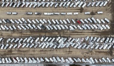 City of Edmonton opens tow lot spaces to deal with hundreds of abandoned vehicles