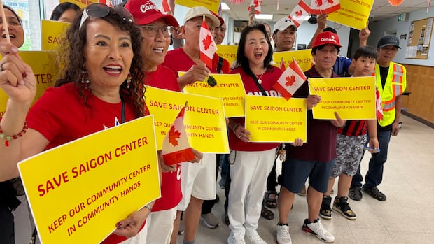 Winnipeg's Vietnamese community wants 'exclusivity' of Saigon Centre as province takes control
