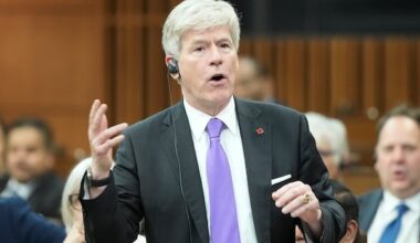 Taxpayers could be on hook for West Coast pipeline, but it's a 'good investment': Energy minister