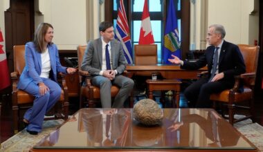 Will Alberta pipeline proposal move voters ahead of separation vote?