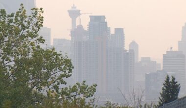 Experts warn Albertans should prepare for more smoky skies this summer