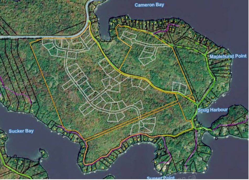 A green map outlining lots on a green area with roads and bays of Lake Rosseau marked in.