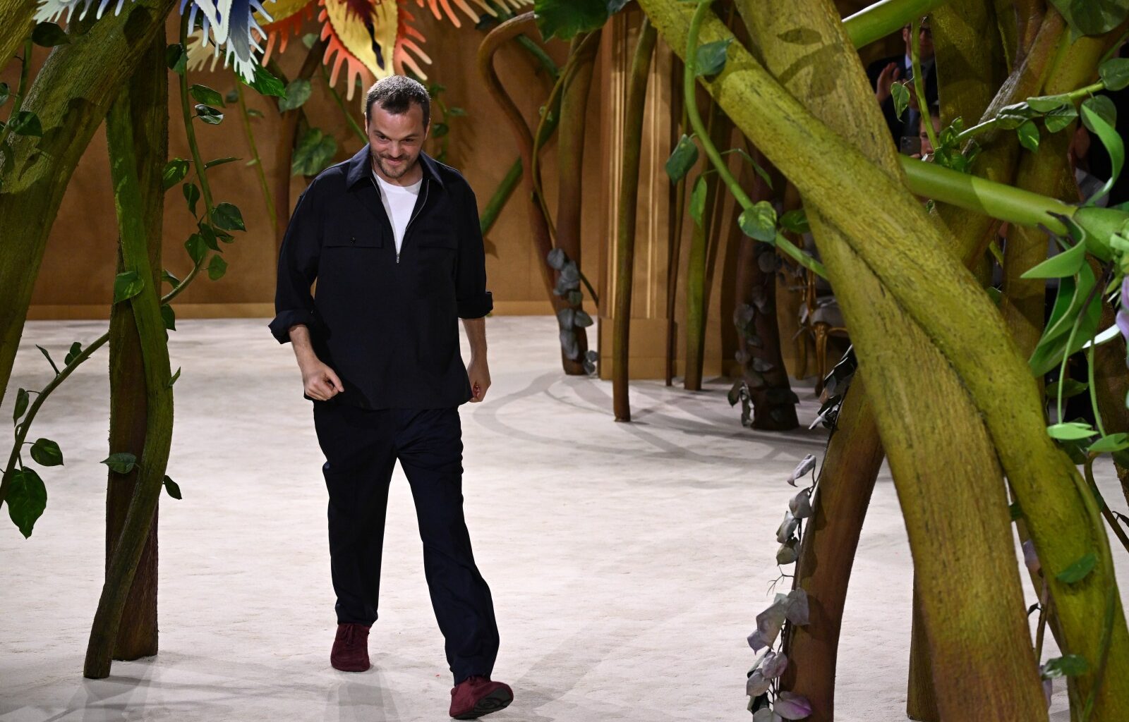 Chanel turns the Grand Palais into a dark fairy tale for Matthieu Blazy’s 2nd couture show – Winnipeg Free Press