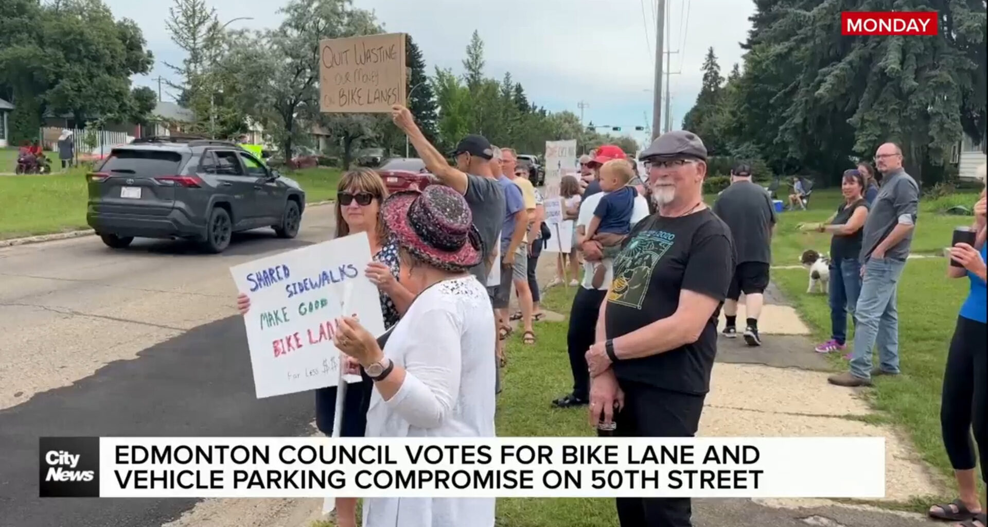 Edmonton city council votes for bike lane and vehicle parking compromise on 50th street