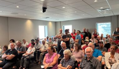 Flood-weary Châteauguay, Que., residents demand answers, action from officials