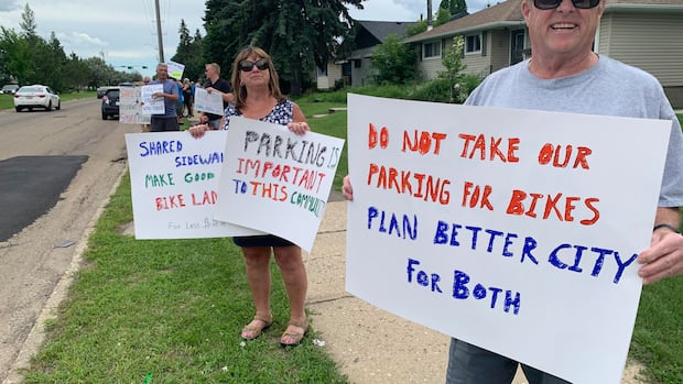Edmonton city council considering options after residents say 50th Street bike lanes pose problems