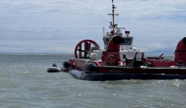 1 rescued in B.C. boat sinking dies in hospital, 6 still missing, RCMP say