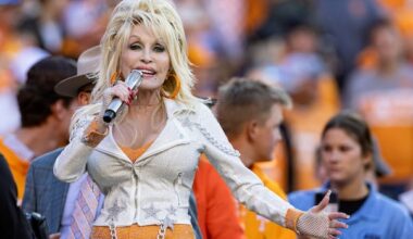 Dolly Parton's life is a musical and it's coming to Broadway