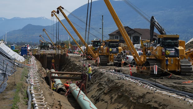 Plans for more pipelines to export Canadian oil — and emissions — as planet keeps getting hotter