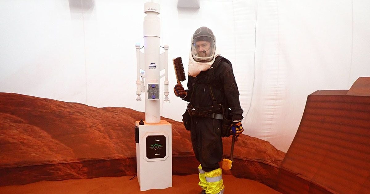 NASA recruiting for moon and Mars