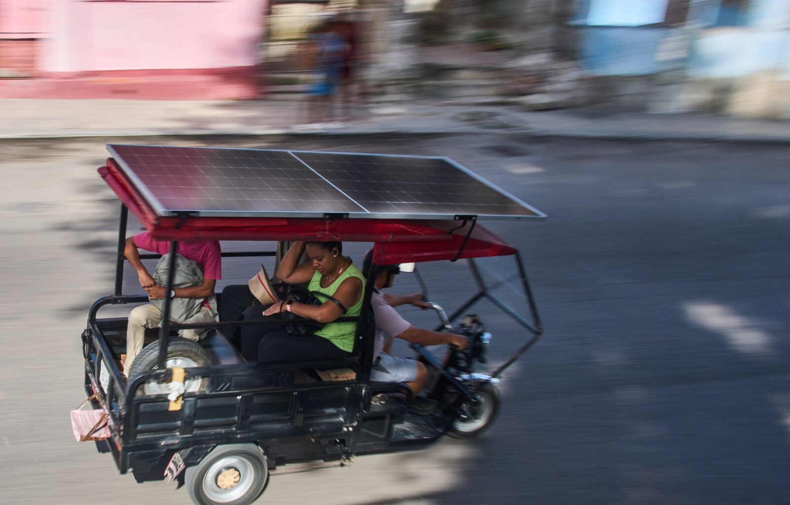 Solar-powered tricycles help Cubans navigate fuel shortages and blackouts – Winnipeg Free Press