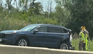 Highway 401 eastbound lanes closed following multi-vehicle crash