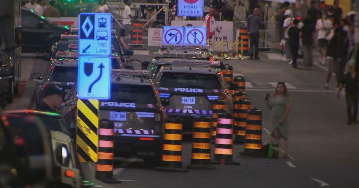 2 killed, 6 injured at Toronto festival after pair of gunmen shoot at each other