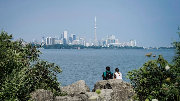 Temperatures expected to reach 36 C in GTA Tuesday: Environment Canada