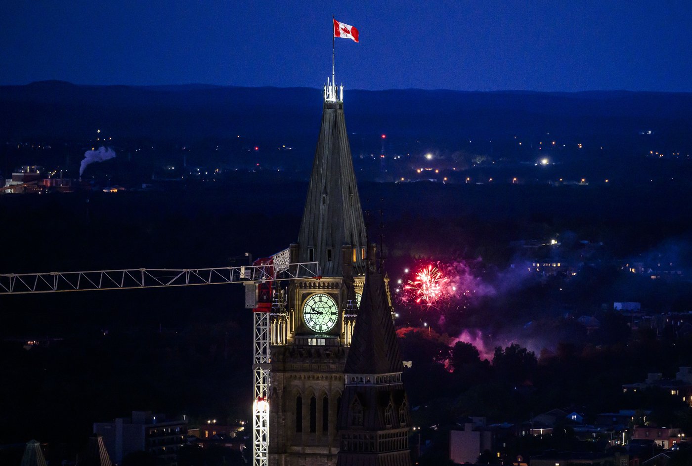 Ottawa city councillors fuming as unannounced fireworks show follows Canada Day storm | NanaimoNewsNOW