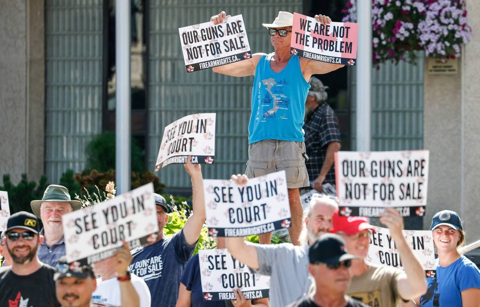 Gun owners rally at city hall ahead of Supreme Court challenge – Winnipeg Free Press