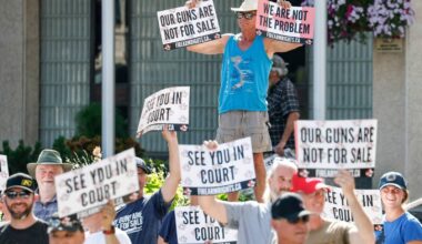 Gun owners rally at city hall ahead of Supreme Court challenge – Winnipeg Free Press