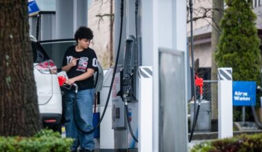 Prices at Canadian pumps rising again as oil climbs to 4-week highs