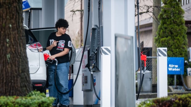 Prices at Canadian pumps rising again as oil climbs to 4-week highs