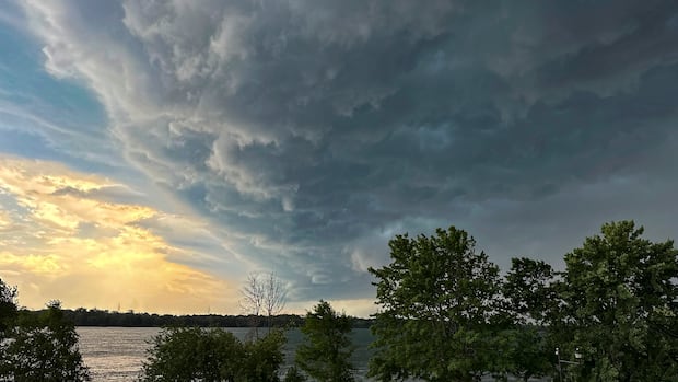 Severe thunderstorm watch, tornado risk issued for much of southern Quebec