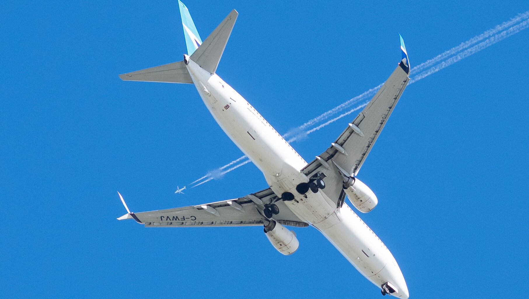 Is the extreme heat impacting Pearson Airport operations?