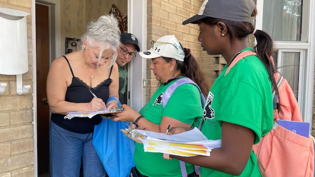 Cooling kits deployed to at-risk Montrealers in vulnerable neighbourhoods